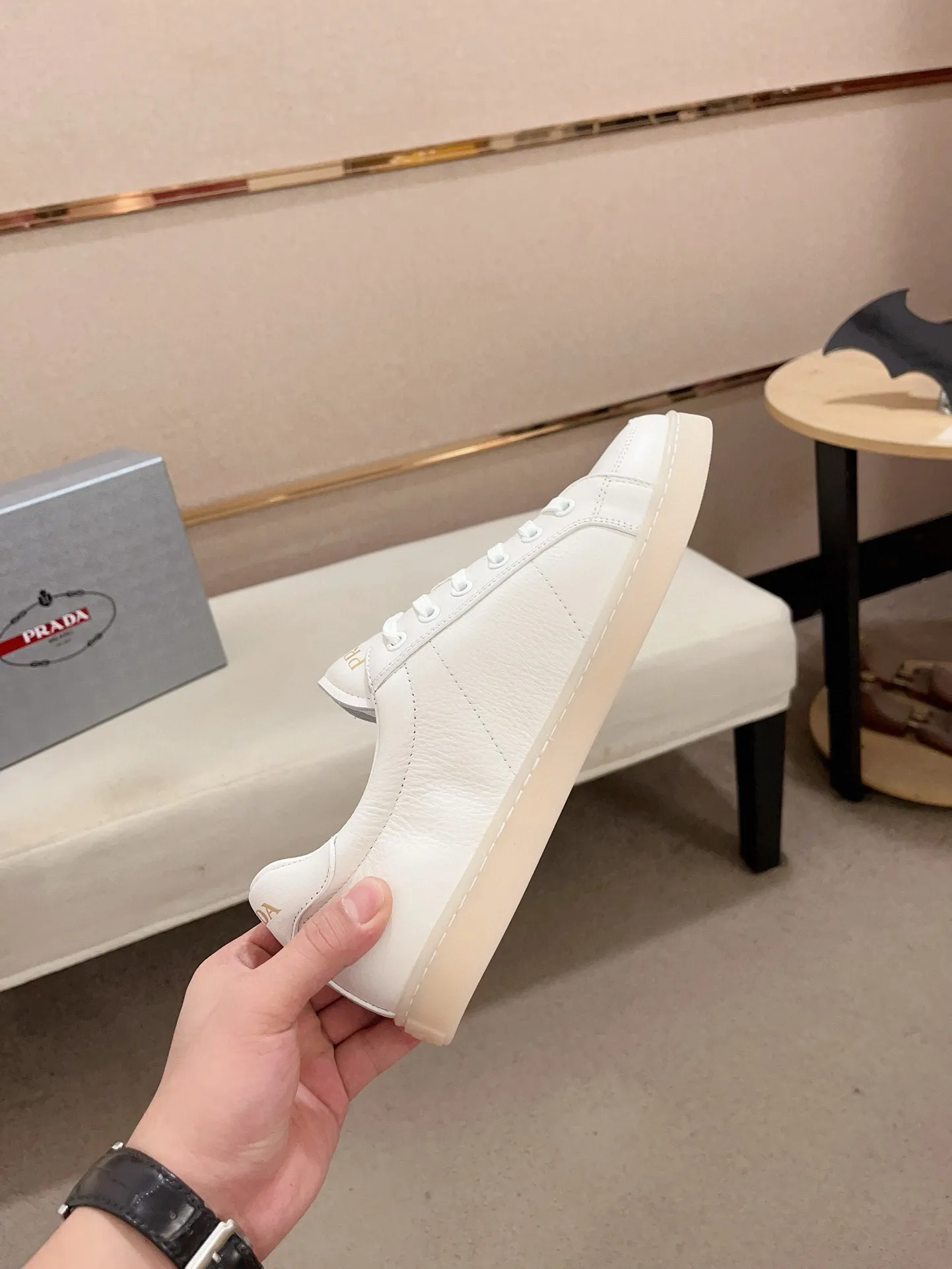 Men's shoes 💰 540💰 ✔️✔️✔️Higher version High-quality new PRADA (Prada) counters are launched at the same time. The new men's shoes and 😘 fabrics are made of high-tech glue-making technology. Lining: Full cowhide lining. 👍🏿 High-end ☄️ air-cushion molded anti-slip rubber outsole, exquisite lines, simple and elegant, comfortable and high-end for leisure travel. Code number: 38 to 44 (45 can be customized and cannot be returned or exchanged)